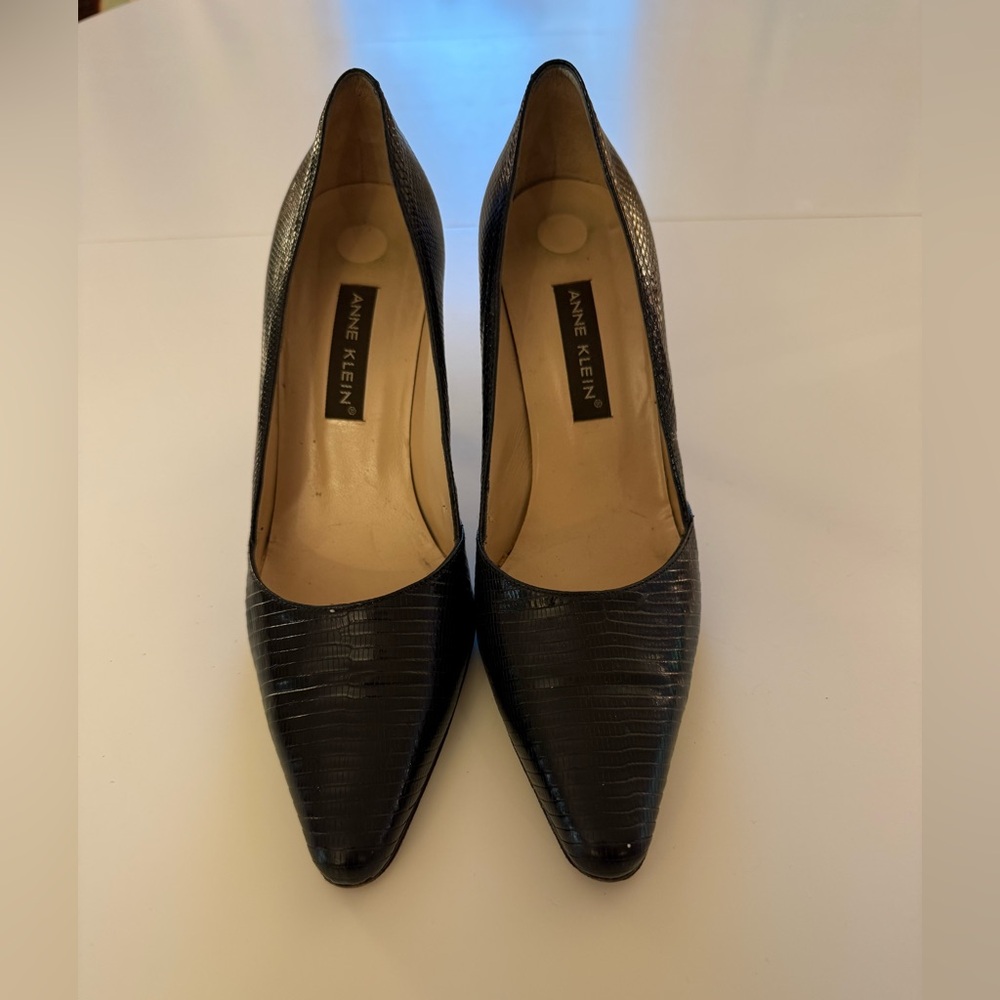 Vintage Anne Klein textured leather pumps